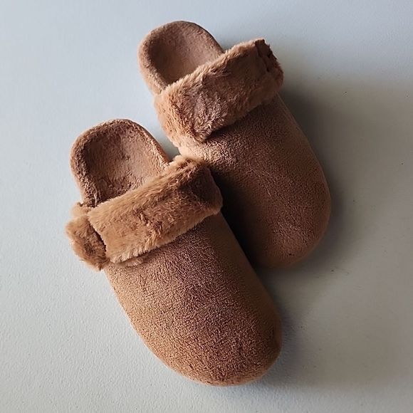 Lightly Used Mule Vionic Slipper in Toffee, size 8 - Picture 4 of 4